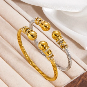 Ensemble de bracelets câbles torsadés en or et argent avec embouts pavés de diamants