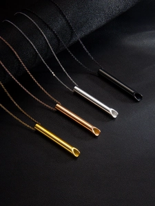 Détails de pendentifs sifflets en titane plaqué 18 carats en quatre coloris métal
