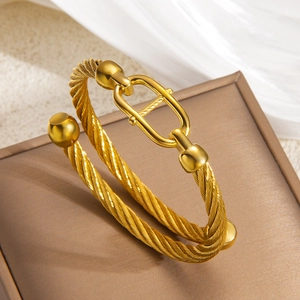18k gold plated cable bracelet with horseshoe buckle design for modern women