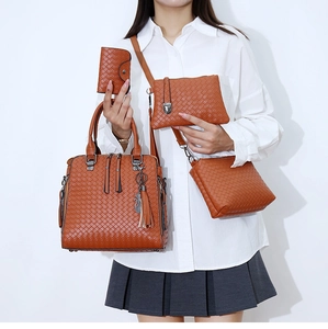 Set di 4 borse marroni in similpelle intrecciata con borsa a mano e tracolla piatta