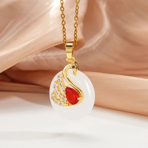 Collier Pendentif Cygne Acier Inoxydable Plaqué Or Pierre Rouge Zircon Imitation Jade Bijoux Élégants Femmes