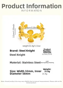 Vue détaillée du bracelet jonc trèfle large de 32mm plaqué or 18k pour femmes