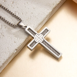 Collier croix punk argenté pour homme en acier inoxydable avec incrustation tressée