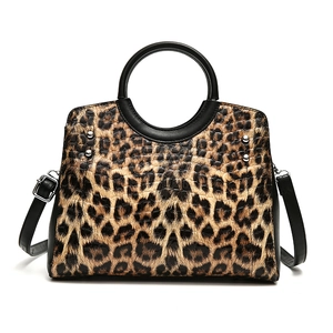 Women Large Capacity Tote Bag Fashion Animal Print PU Leather Handbag With Round Handle Rivet Shoulder Bag For Daily Wear