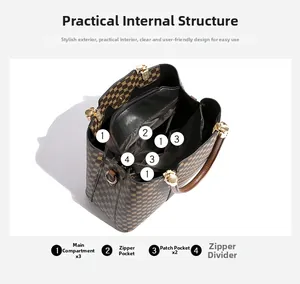 Dettaglio dell'interno della borsa vintage con scomparti, tasche e fodera stratificata