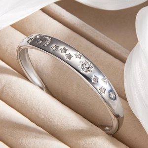 Bracelet jonc ouvert étoile et lune en acier inoxydable argenté avec zircons