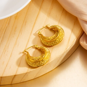 Textured gold hammered hoop earrings made of 18k PVD plated stainless steel