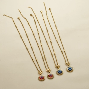 Collier pendentif œil protecteur en acier inoxydable doré orné de zircons brillants