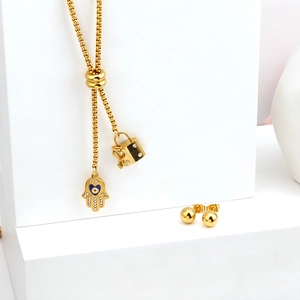Set collana con ciondolo Mano di Fatima e lucchetto con orecchini a sfera dorati