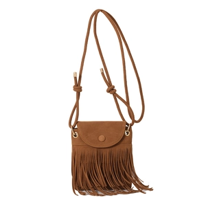 Sac bandoulière bohème en daim marron avec de longues franges et fermeture à rabat
