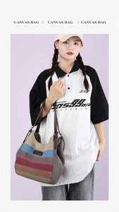 Détail d'un sac cabas en toile à rayures colorées avec anses en cuir porté par un mannequin