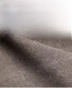 Gros plan du tissu en toile durable montrant le tissage dense et la texture souple