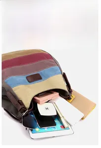 Vue de dessus d'un grand sac cabas en toile montrant l'intérieur spacieux et pratique