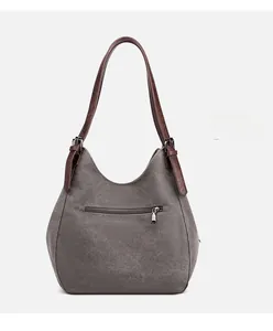 Vue détaillée du sac bandoulière en toile taupe avec poche arrière zippée en métal