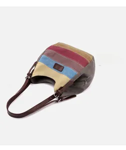 Détails de sac cabas en toile rayée multicolore avec bandoulières en cuir réglables