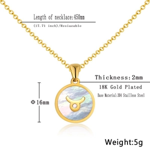 Dettaglio macro della collana zodiaco Toro placcata oro 18K con ciondolo in conchiglia