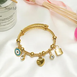 Goldenes mehrlagiges Stahlseil-Armband mit bösem Blick, Herz und Schmetterlingsschloss