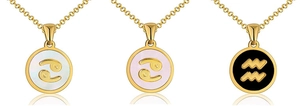 Detalle macro de collares zodiaco bañados en oro 18K con nácar y colgantes esmaltados