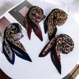 Pleated polka dot neck scarf with leopard print pattern in four elegant colors