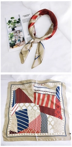 Détails d'un foulard en soie vintage avec motifs géométriques, paisley et à pois