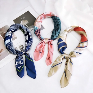 Carré de Soie Satin pour Femmes Mode Imprimé Géométrique Paisley Bandana Foulard de Cou Accessoire Décoratif pour Sac à Main