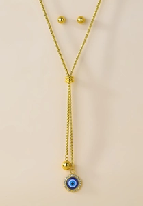 Détail de l'ensemble de bijoux en acier doré 18K avec collier œil bleu et boucles d'oreilles