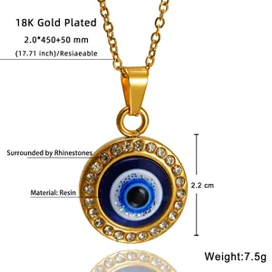 Détail du collier avec pendentif œil maléfique plaqué or 18 carats et résine bleue