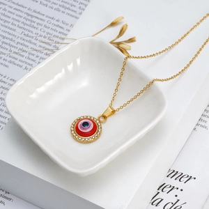 Collier mauvais œil en acier inoxydable doré avec œil rouge et cristaux scintillants