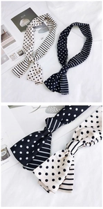 Détails de foulard rétro à pois et rayures avec texture soyeuse de haute qualité
