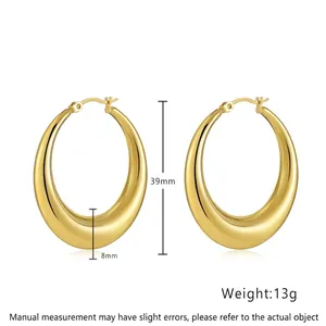 Détails des créoles dorées avec dimensions de 39mm de hauteur et 8mm de largeur en acier