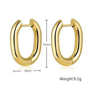 Détail des créoles ovales plaquées or 18 carats avec dimensions de 23mm de hauteur