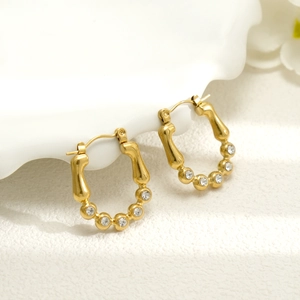 Boucles d'oreilles créoles irrégulières en acier inoxydable plaqué or 18 carats