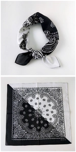 Dettaglio bandana in cotone 100% con motivi paisley patchwork in bianco e nero