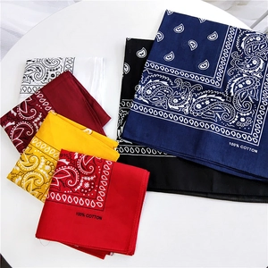Set di bandane classiche in 100% cotone con motivo paisley in vari colori alla moda