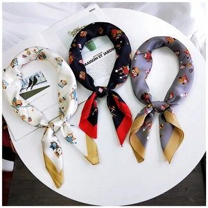 Ensemble de trois foulards en satin à imprimé chouette en crème, noir et gris fumé chic