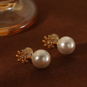 Elegant 18k gold plated nautical rudder pearl earrings with sparkling crystal accents