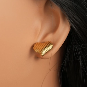18K gold-plated heart stud earring for women with unique vertical striped texture