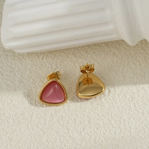 Elegant 18K gold triangular stud earrings featuring a polished pink cat eye stone inlay