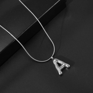 Gepolijste zilveren ballonstijl letter A hanger ketting met slangenketting voor dames