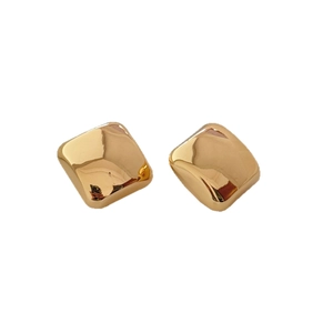 Boucles d'oreilles carrées géométriques minimalistes plaquées or 18K avec fini miroir