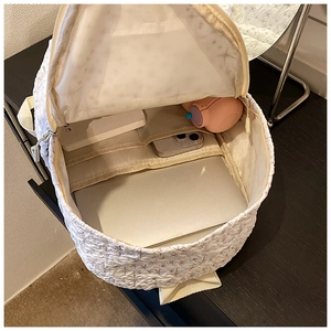 Gewatteerde rugzak met sterborduursel en interne vakken voor laptop en apparatuur
