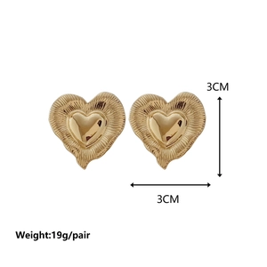 18K gold plated geometric wide heart stud earrings with vintage radiating texture
