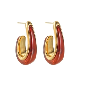 Boucles d'oreilles dorées en forme de U avec incrustations en résine ambrée