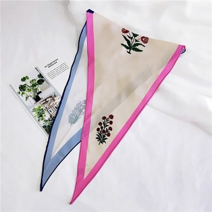 Floral print rhombus silk scarf for women with vintage patterns and colorblock edges