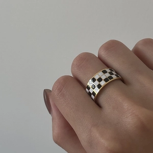 Classic 18K gold plated titanium steel ring with black and white checkerboard pattern