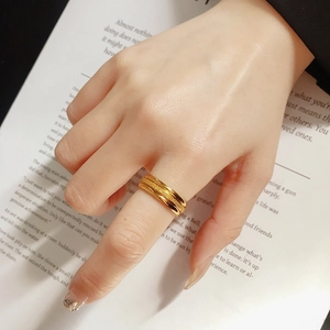 Three-layered 18K gold plated stainless steel ring set with matte and polished bands