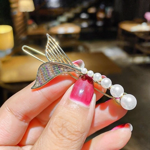 Fishtail hair clip with colorful zircons and pearls on a gold-plated metal base