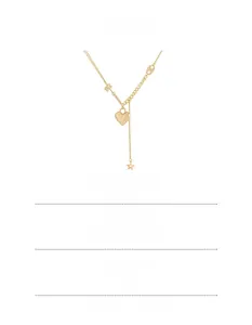Dettaglio della collana con pendente a cuore dorato, strass e catena lunga circa 41cm