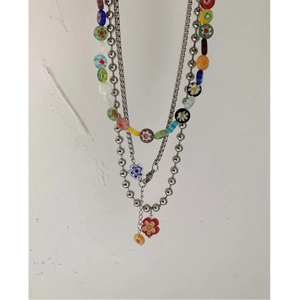 Collier multicouches avec fleurs en verre Millefiori colorées et chaînes argentées