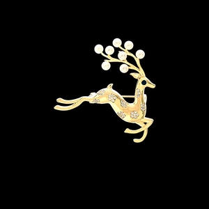 Elegante spilla a forma di renna dorata con perle bianche e strass scintillanti
